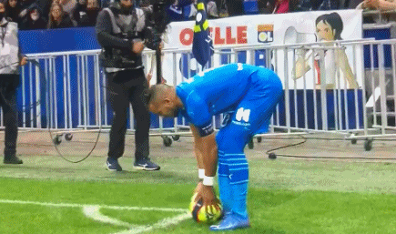 成都1-1新鹏城，安永佳闪击，费利佩建功（成都与新鹏城1比1战平：安永佳闪电破门，费利佩扳平比分）