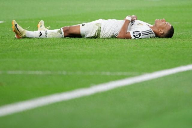 半场战报：毕尔巴鄂竞技0-0布拉格斯拉维亚，桑切特造险（半场快讯：毕尔巴鄂竞技0-0布拉格斯拉维亚，桑切特制造威胁）