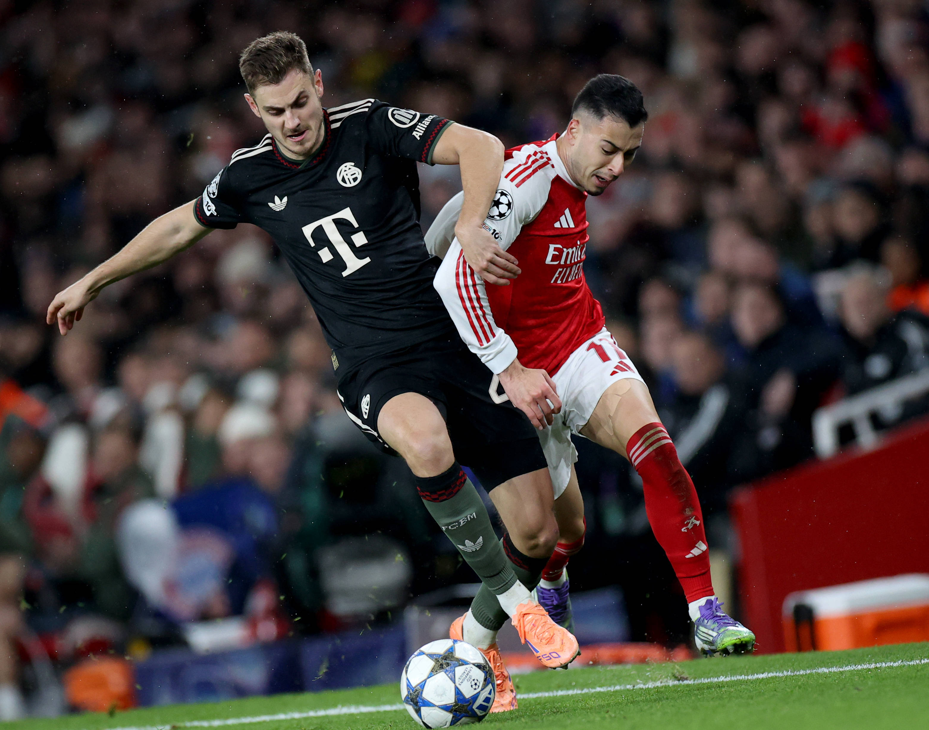 图片报：尤文和费内巴切想冬窗签磁卡，但球员不考虑提前离队（图片报：尤文、费内巴切欲冬窗引进磁卡，但球员无意提前离队）