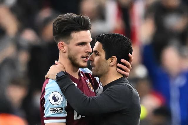 莱万：我经常带伤上场，肋骨骨折也硬撑；不着急决定未来（莱万：常带伤出战，肋骨骨折也硬扛；未来去向不急于决定）