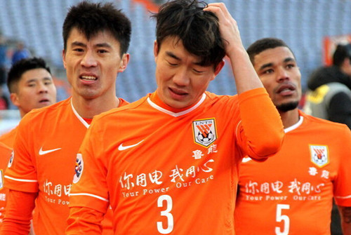 那不勒斯官方：洛博特卡在意杯赛前热身时左腿后胫肌拉伤（那不勒斯官宣：洛博特卡意杯赛前热身左腿后胫肌拉伤）