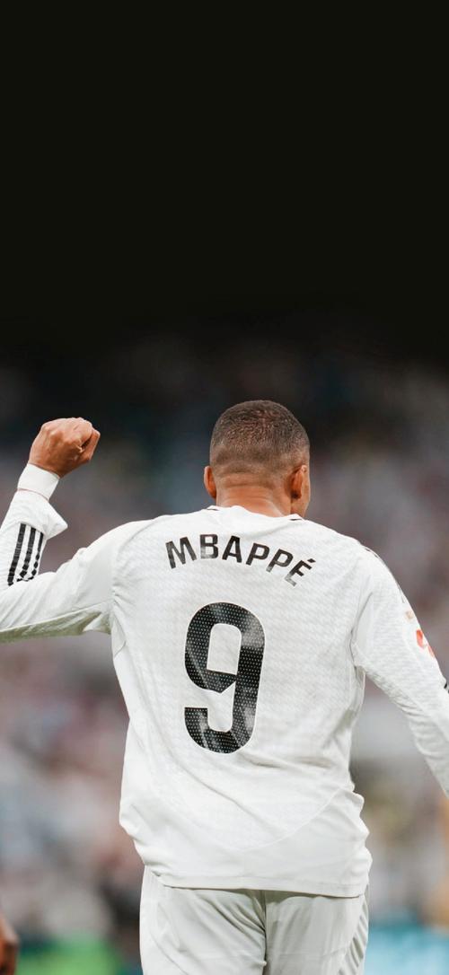 比肩传奇，姆巴佩成皇马队史第四位欧冠上演大四喜的球员（姆巴佩欧冠大四喜，成皇马队史第四人）