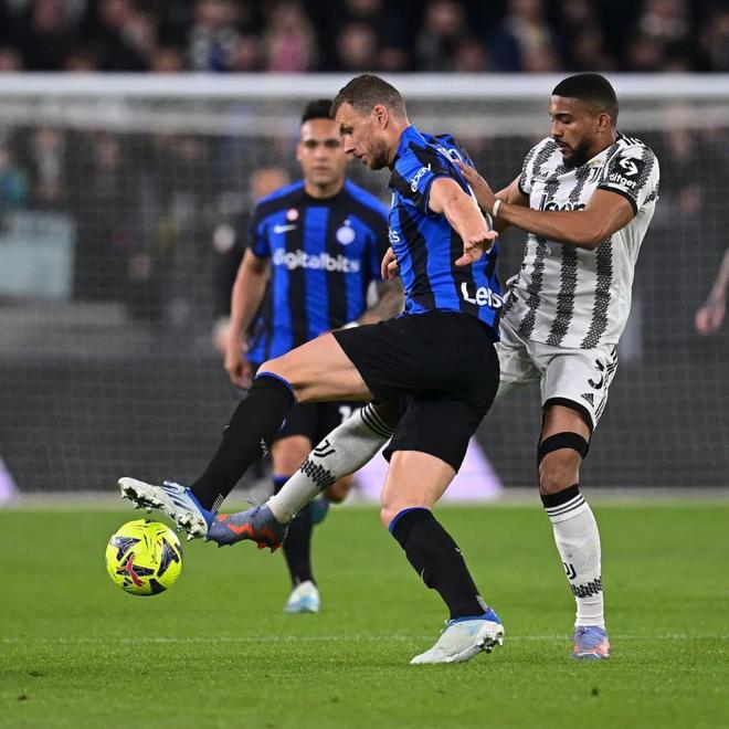 中超：山东泰山主场2-0完胜青岛队（中超：山东泰山主场2-0零封青岛队）